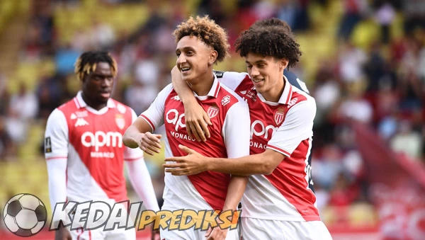 Prediksi Skor AS Monaco vs Red Star Belgrade 22 Oktober 2024, Jadwal Pertandingan Dan Prediksi Skor Bola Liga Champions AS Monaco vs Red Star Belgrade Hari Ini, duel kali akan menyajikan pertandingan laga Matchday ketiga UEFA Champions League 2024/2025 juga masih akan terjadi duel dengan akan dilangsungkan pertemuan AS Monaco vs Red Star Belgrade berlangusung pada hari Selasa, 22 Oktober 2024 pada pukul 23:45 WIB di Stadion Stade Louis-II (Monaco).Kedaiprediksi.org – Prediksi AS Monaco vs Crvena Zvezda, Pada Matchday ketiga UEFA Champions League 2024/2025, AS Monaco akan berhadapan dengan Red Star Belgrade. Pertandingan ini akan berlangsung di Stade Louis-II, Monaco, pada tengah pekan mendatang. Kedua tim akan berusaha untuk meraih poin penting dalam laga ini guna memperkuat posisi mereka di klasemen UEFA Champions League. AS Monaco saat ini duduk diperingkat ke-14 dalam dua laga meraih satu menang dan satu seri mengumpulkan empat poin mengantongi emapt gol dan kebobolan tiga kali. Sementara, Red Star Belgrade duduk diposisi ke-33 dalam dua laga menelan kekalahan mengantongi satu gol dan telah kebobolan enam kali.AS Monaco sebagai tuan rumah, datang ke pertandingan ini setelah melalui beberapa hasil yang cukup fluktuatif di kompetisi domestik. Pada pertandingan Ligue 1 Prancis terakhir, mereka hanya mampu bermain imbang 0-0 melawan Lille pada 19 Oktober 2024. AS Monaco mengecewakan para pendukungnya karena gagal memenuhi ekspektasi dan harapan untuk mengamankan tiga poin. AS Monaco dipertandingan tersebut memang mendominasi jalannya laga dengan 51% ball possision menciptakan 14 kali peluang tembakan dan 4 kali on target.Meski hanya memetik satu poin AS Monaco sementara duduk diurutan kedua dibawah PSG sebagai pemuncak klasemen dalam 8 laga di Ligue 1 Prancis sama-sama memperoleh 20 poin.Melihat performa AS Monaco di UEFA Champions League, dipertandingan pertama AS Monaco sempat berhasil memetik kemenangan mengejutkan dengan mengalahkan Barcelona dengan skor akhir 2-1 pada 20 September lalu. Dan dipertandingan keduanya, AS Monaco saat bermain tandang ke markas Dinamo Zagreb mendapatkan hasil imbang dengan skor akhir 2-2 pada 3 Oktober lalu. AS Monaco terlihat pada lima pertandingan terakhirnya disemua kompetisi memetik tiga kemenangan dan dua hasil seri. Dan pelatih AS Monaco Adi Hütter kembali akan mengusung formasi 4-2-3-1 dan belum bisa memainkan Folarin Balogun, Mohammed Salisu, Mamadou Coulibaly dan juga Edan Diop.Red Star Belgrade sebagai tim penantang datang ke AS Monaco dengan modal yang lebih positif. Pada pertandingan terakhir mereka di Super Liga Serbia, Red Star berhasil meraih kemenangan meyakinkan dengan skor 5-1 atas Radnicki Nis pada 18 Oktober 2024 saat bermain dikandang sendiri di Stadion Rajko Mitić. Dibabak pertama Red Star Belgrade menciptakan tiga gol dari Luka Ilic menit ke-4, 33 dan 43. Dan dibabak kedua dua gol Red Star Belgrade tercipta dari Alesandar Katai menit ke-58 dan 60. Kalah dari penguasaan bola dengan 48% dan menciptakan 20 kali peluang tembakan dan 18 on target. Red Star Belgrade masih menjadi pemuncak klasemen Liga Serbia dalam 11 laga mengumpulkan 31 poin.Namun, berbeda di kancah UEFA Champions League Red Star Belgrade tampil buruk menelan dua kali kekalahan. Dipertandingan pertama menelan kekalahan dikandang sendiri dengan skor akhir 1-2 pada 19 September lalu dan menelan kekalahan dipertandingan keduanya saat menjalankan pertandingan tandang ke markas Inter Milan dengan skor akhir 4-0 pada 2 Oktober lalu. Red Star Belgrade terlihat pada lima laga terakhirnya meraih empat kemenangan dan satu kekalahan. Dan pelatih Red Star Belgrade Vladan Milojevic kemungkinan pekan ini kembali akan mengusung formasi dengan 4-2-3-1 dan ia belum bisa memainkan Mirko Ivanic menghadapi AS Monaco.Prediksi AS Monaco vs Red Star BelgradeHead To Head AS Monaco vs Red Star Belgrade :04/11/22 Monaco 4-1 Red Star Belgrade
09/09/22 Red Star Belgrade 0-1 MonacoLima Pertandingan Terakhir Monaco:22/09/24 Monaco 3-1 Le Havre
29/09/24 Monaco 2-1 Montpellier
03/10/24 Dinamo Zagreb 2-2 Monaco
06/10/24 Rennes 1-2 Monaco
19/10/24 Monaco 0-0LilleLima Pertandingan Terakhir Red Star Belgrade:24/09/24 Partizan 0-4 Red Star Belgrade
28/09/24 Red Star Belgrade 2-1 Železničar Pančevo
02/10/24 Inter Milan 4-0 Red Star Belgrade
07/10/24 IMT Novi Beograd 1-3 Red Star Belgrade
18/10/24 Red Star Belgrade 5-1 Radnički NišPrediksi Susunan Pemain AS Monaco vs Red Star Belgrade:AS Monaco: Radoslaw Majecki, Wilfried Singo, Thilo Kehrer, Jordan Teze, Caio Henrique, Denis Zakaria, Lamine Camara, Aleksandr Golovin, Takumi Minamino, Eliesse Ben Seghir, George Ilenikhena.Red Star Belgrade: Marko Ilic, Nasser Djiga, Uros Spajic, Egor Prutsev, Milan Rodic, Rade Krunic, Timi Max Elsnik, Luka Ilic, Andrija Maksimovic, Peter Olayinka, Bruno Duarte.Prediksi Skor AS Monaco vs Red Star BelgradeAS Monaco 3 - 1 Red Star Belgrade