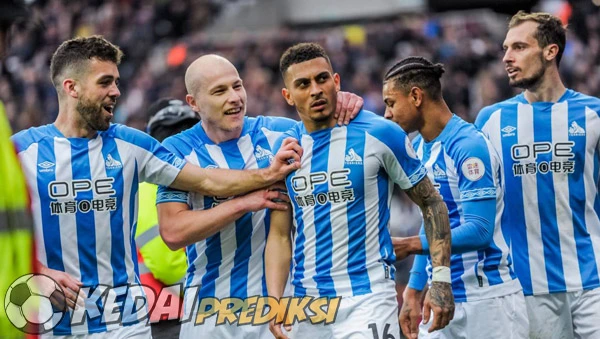 Prediksi Skor Huddersfield vs Leyton Orient 2 Agustus 2025